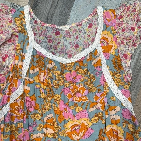 JODIFL retro Floral Blouse with Lace Trim - Picture 2 of 6